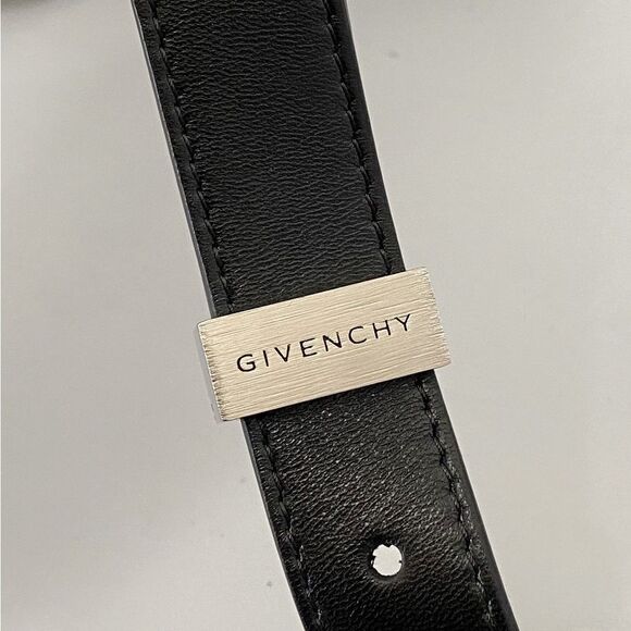 Givenchy Medium 4G Quilted Crossbody Bag in Lambskin Leather - Picture 15 of 16